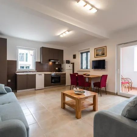 Iva Apartment *