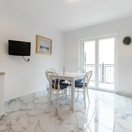 Iva Appartement Mirce