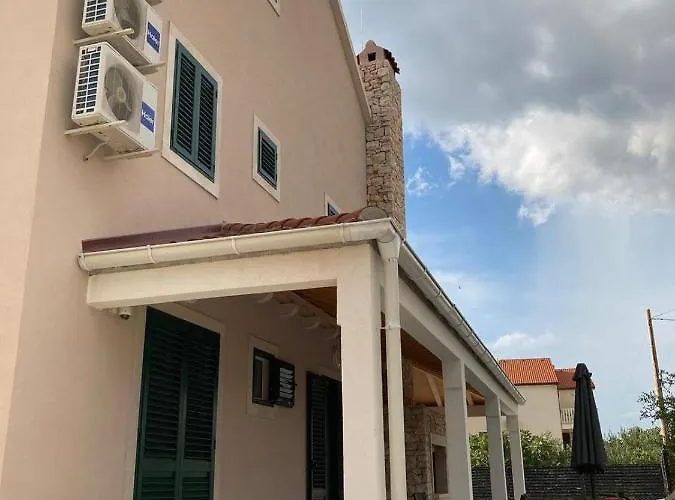 Iva Апартаменты *